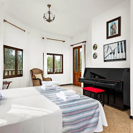 Willa Son Prats By Escape